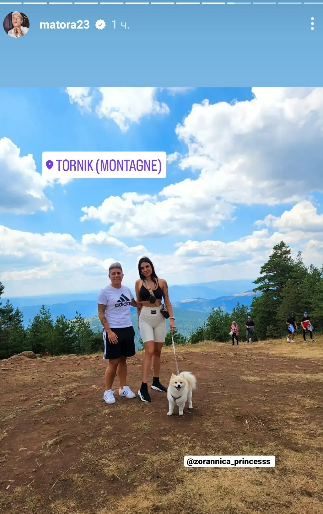 ODMOR NA PLANINI: Jovana Tomić Matora sa novom devojkom uživa na Zlatiboru (FOTO) 2 Jovana Tomic Matora sa devojkom 2