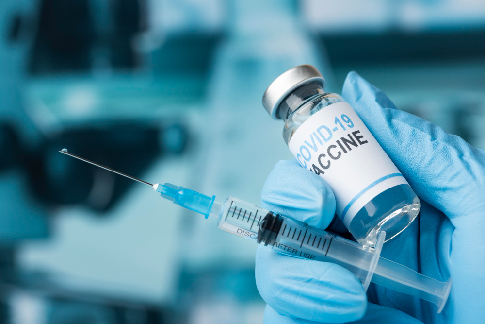 NOVE VAKCINE PROTIV OMIKRON SOJA: Koliko su efikasne i bezbedne, i ko treba da ih primi? 1 koronavirus freepik.com 2