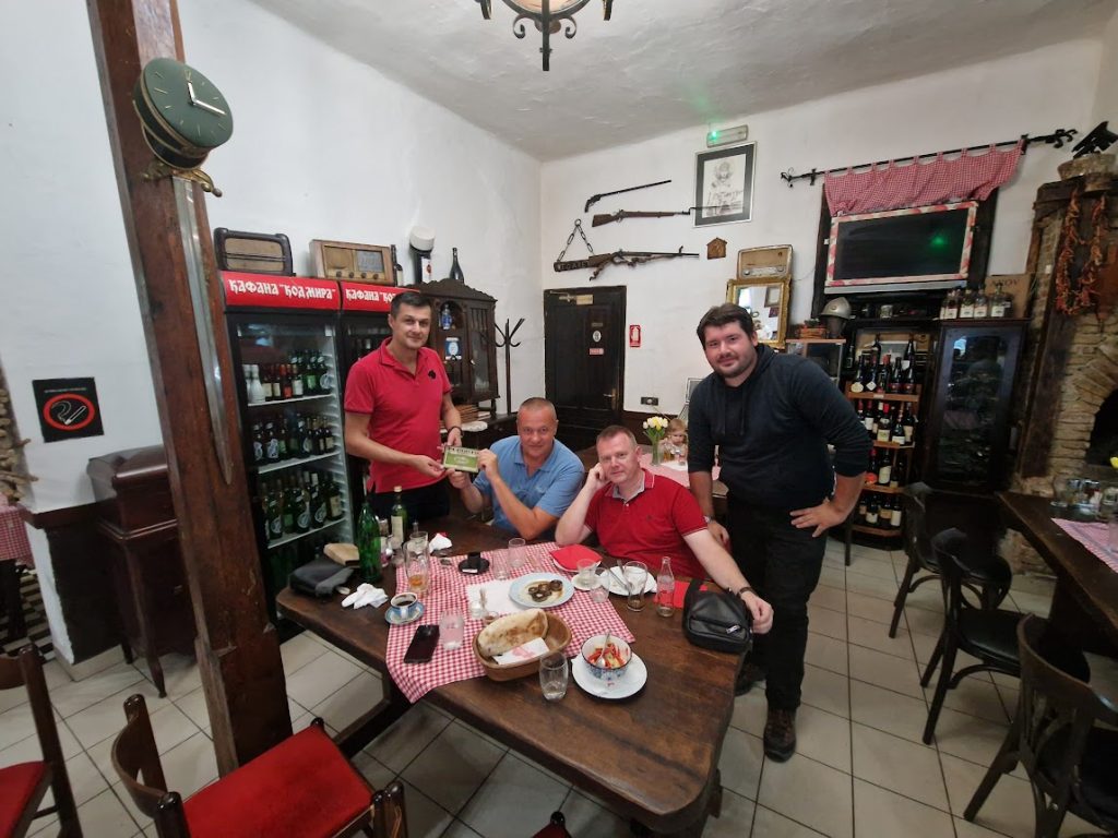 Ko su ljudi sa zagonetnih negativa na staklu? 1 16