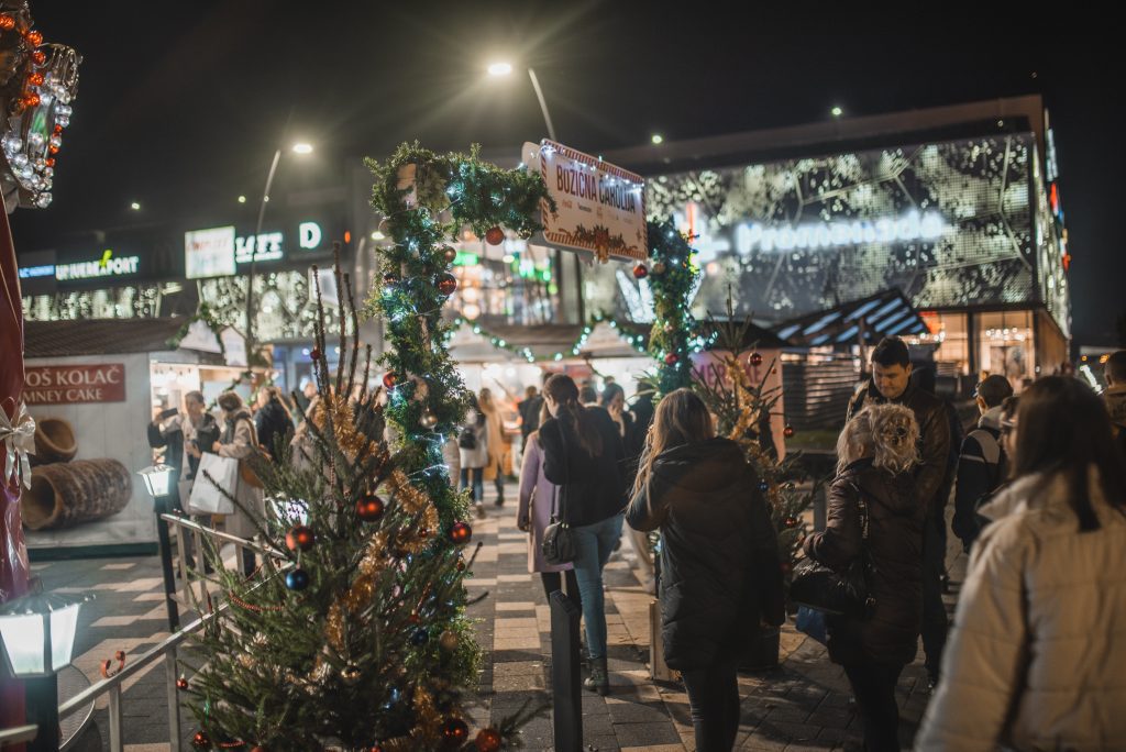 "Branimir & neprijatelji" otvorili festival "Božićna čarolija" na platou ispred “Promenade” 1 2 lilit.je .svuda 21