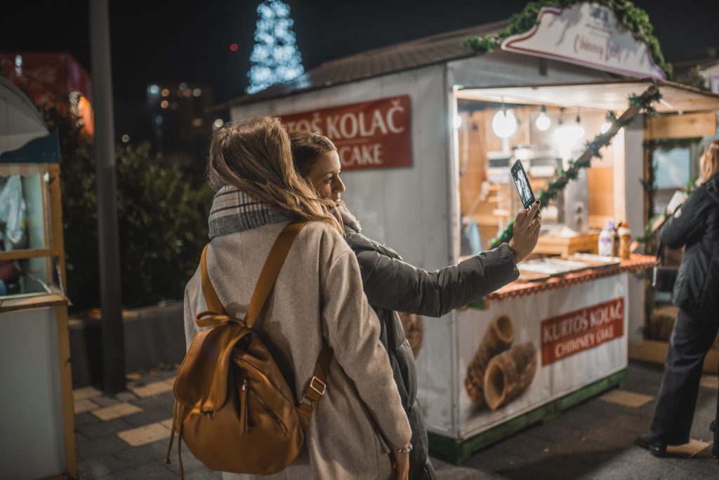 "Branimir & neprijatelji" otvorili festival "Božićna čarolija" na platou ispred “Promenade” 2 3 lilit.je .svuda 22