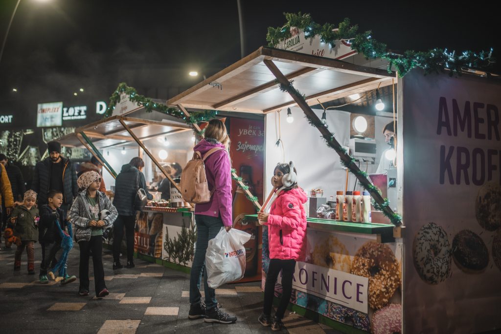 "Branimir & neprijatelji" otvorili festival "Božićna čarolija" na platou ispred “Promenade” 3 4 lilit.je .svuda 23