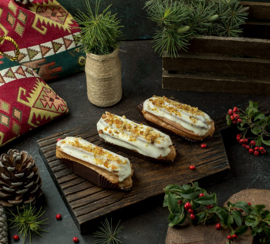 RECEPT DANA: Ekleri sa kremom od vanile 1 ekleri sa kremom od vanile freepik.com
