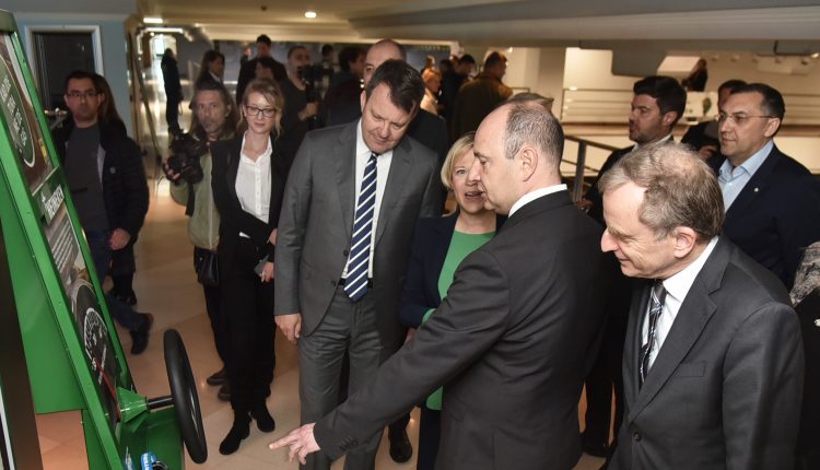 3421