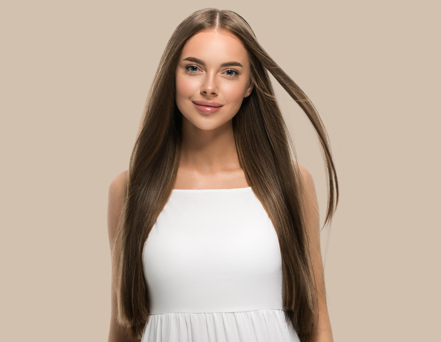 devojka ravna kosa 32 freepik.com
