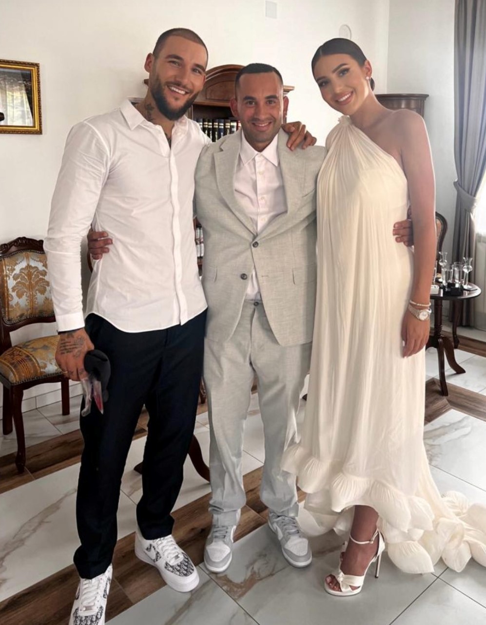 JEDNOSTAVNA I PRESKUPA: Otkrivena cena haljine koju je Anastasija Ražnatović nosila na venčanju sa Nemanjom Gudeljem (FOTO) 1 Anastasija Raznatovic i Nemanja Gudelj 15