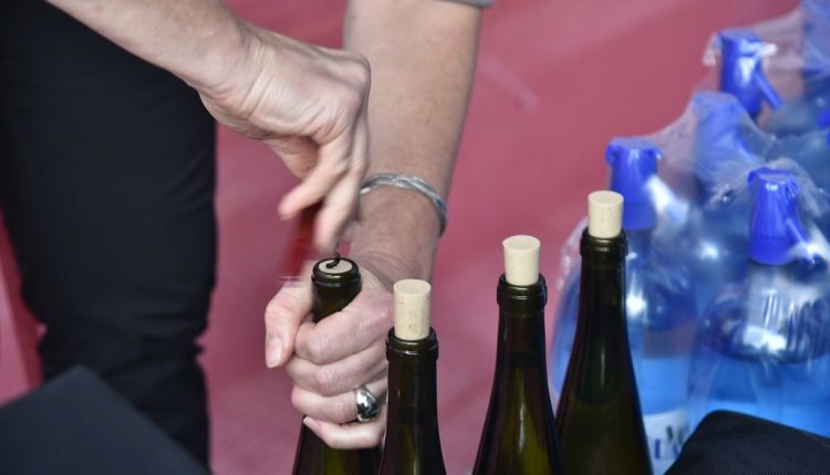 7083