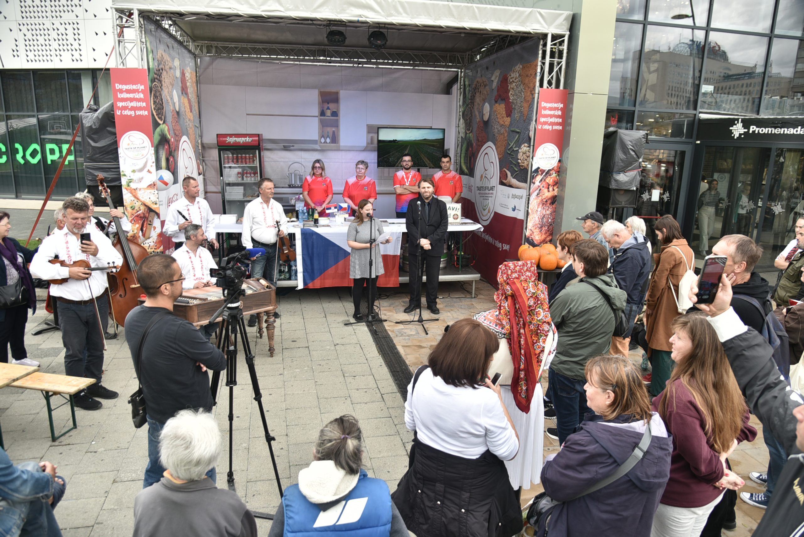 Novosađani uživali u ukusima sedam svetskih kuhinja 4 Ceska 1 scaled
