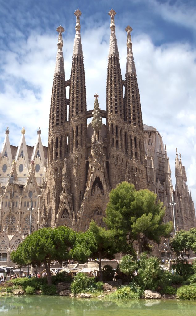 sagrada familija barselona freepik.com