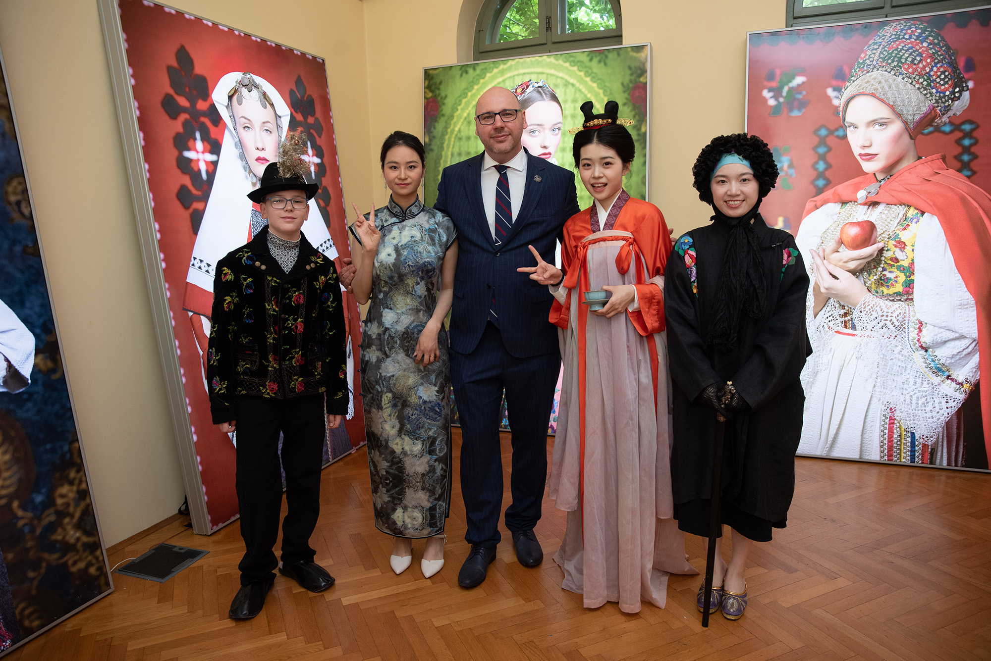 Fotograf Pavel Surovi oduševio fotografijama visoku kinesku delegaciju 4 modni fotograf pavel surovi i modne kreacije kina srbija