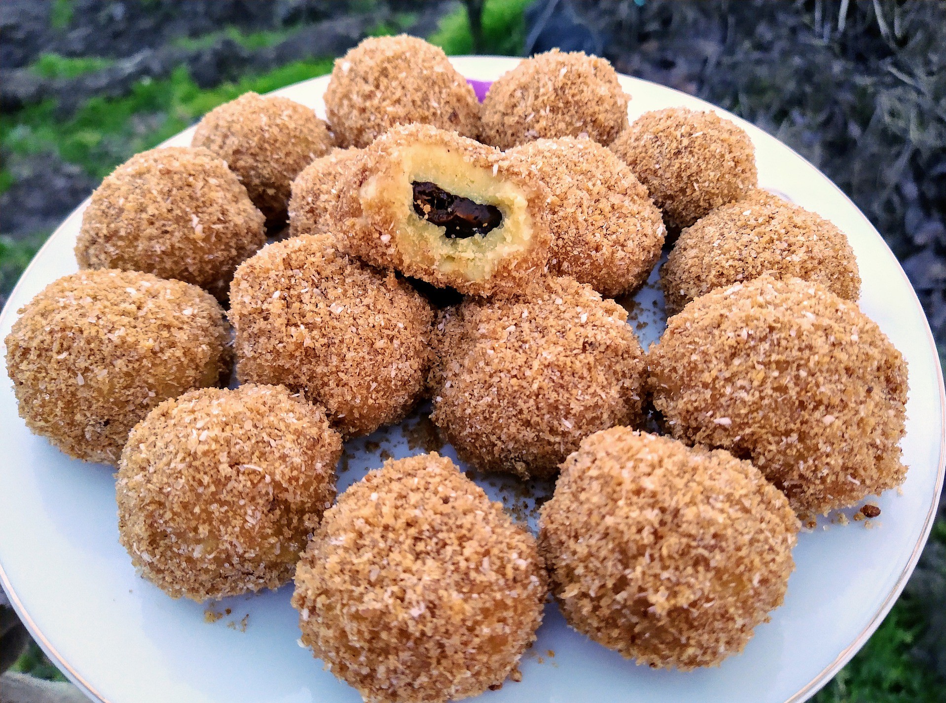 recept dana: domaće knedle sa šljivama