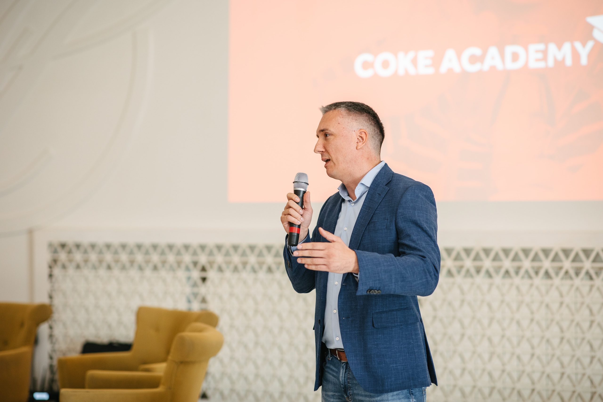ODRŽAN COKE AKADEMY ZA HORECA PARTNERE: Prilike za rast i unapređenje ugostiteljskog sektora u Srbiji 2 Coke Academy 2 scaled