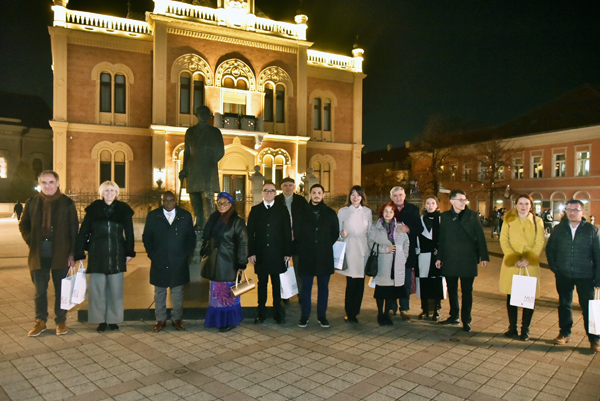 9753