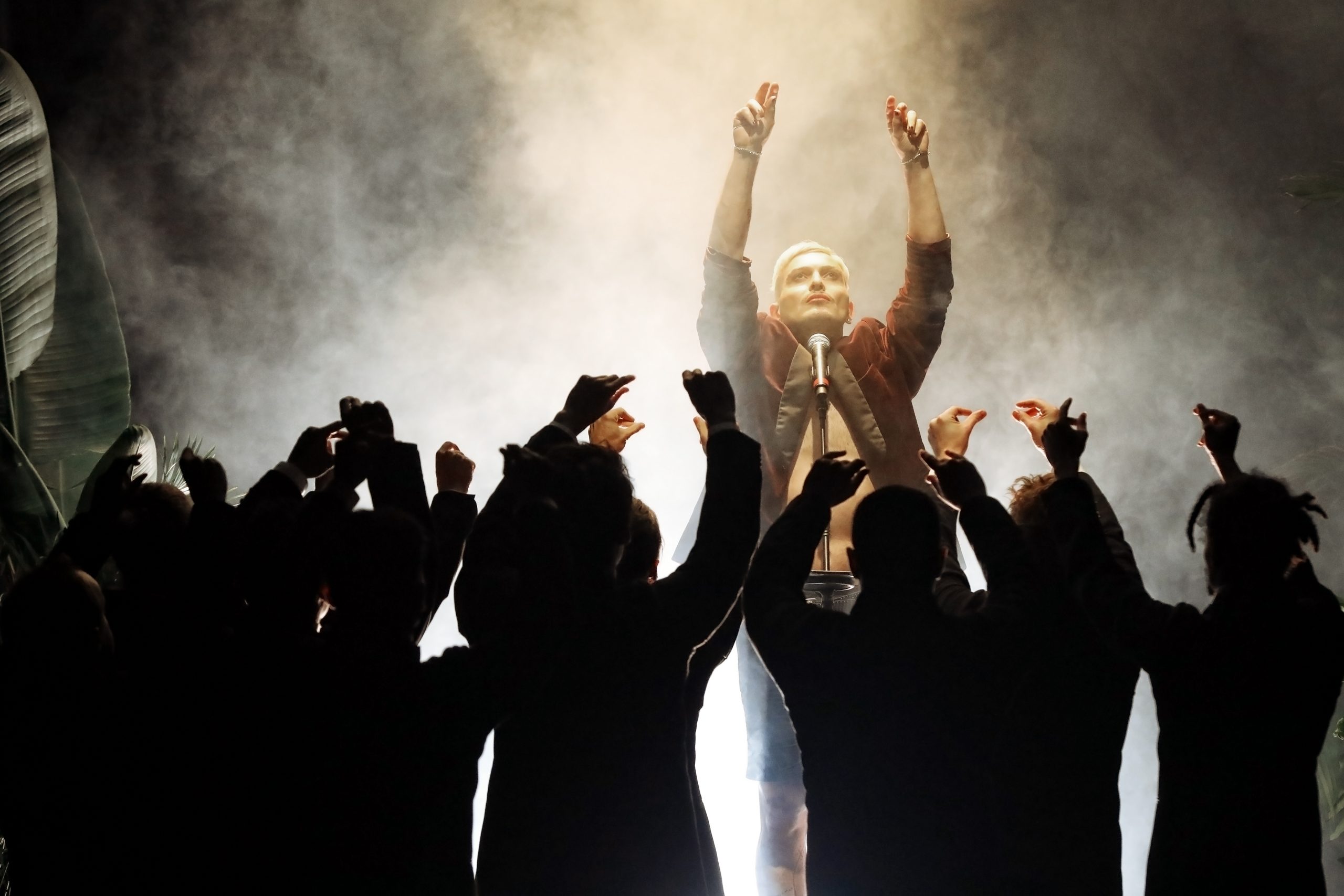 A KING by Shaun Parker Company Photo by Prudence Upton 01 scaled